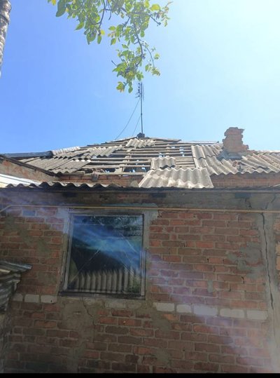 Наслідки удару дронами в селі Івашки на Харківщині Наслідки удару дронами в селі Івашки на Харківщині
