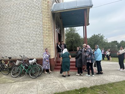 Сутички між вірянами ПЦУ та УПЦ МП на Житомирщині: поліція чергує біля храмів Сутички між вірянами ПЦУ та УПЦ МП на Житомирщині: поліція чергує біля храмів