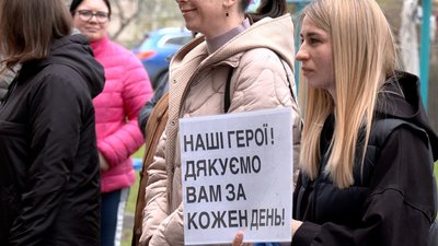 Зустріч звільненого з полону захисника 38-річного Василя Крамара у Вінниці Зустріч звільненого з полону захисника 38-річного Василя Крамара у Вінниці