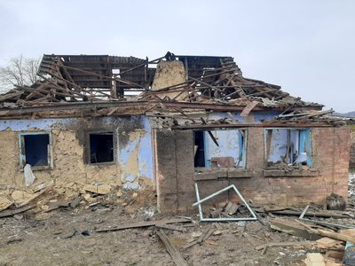 Нічна атака "шахедами" на Хмельниччині: травмована жінка, зруйновані будинки та пошкоджений трансформатор Нічна атака "шахедами" на Хмельниччині: травмована жінка, зруйновані будинки та пошкоджений трансформатор