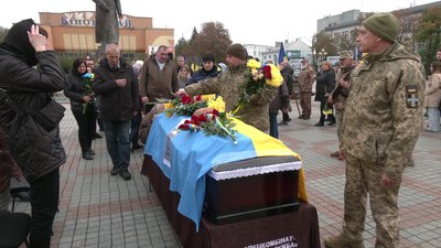 У Рівному попрощались з військовим Сергієм Поповичем У Рівному попрощались з військовим Сергієм Поповичем