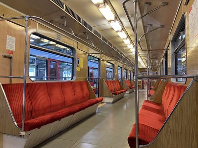 Київ цього місяця отримає вагони метро від Варшави Київ цього місяця отримає вагони метро від Варшави