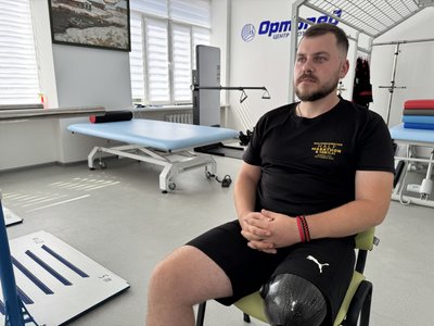 "Підрізаємо вище коліна": як відновлюється після протезування ветеран Владислав Ковтун із Полтави