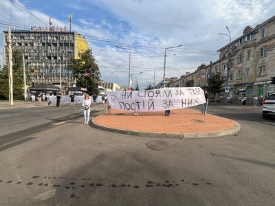 У Вінниці пройшла мирна акція у День пам'яті загиблих захисників України. У Вінниці пройшла мирна акція у День пам'яті загиблих захисників України.