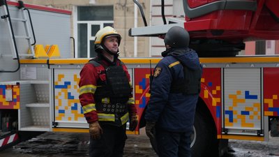“Пів поверху вигоріло вщент”. В готель у центрі Сум влучили два російські безпілотники “Пів поверху вигоріло вщент”. В готель у центрі Сум влучили два російські безпілотники