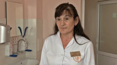 Побратими загиблого бійця зустріли під час виписки в Луцьку його дружину й новонародженого сина Побратими загиблого бійця зустріли під час виписки в Луцьку його дружину й новонародженого сина