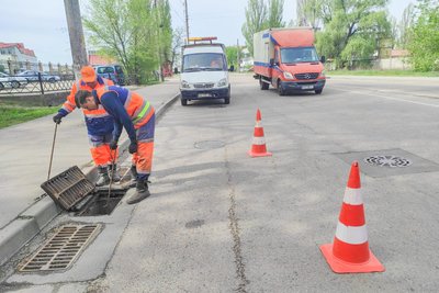 У Києві задощило: комунальники готуються до можливих підтоплень У Києві задощило: комунальники готуються до можливих підтоплень