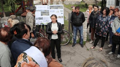 Денис Шмигаль під час поїздки до Чернігова дав доручення виділити гроші на відбудову Ягідного Денис Шмигаль під час поїздки до Чернігова дав доручення виділити гроші на відбудову Ягідного