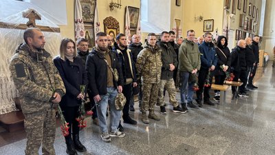 У Полтаві прощаються із військовим із Дмитром Юренком У Полтаві прощаються із військовим із Дмитром Юренком