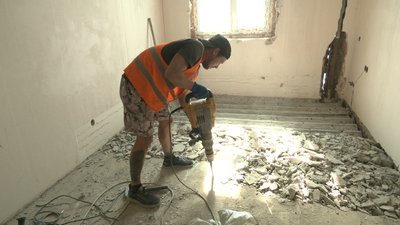 У центрі Харкова ремонтують будинок, пошкоджений після удару північнокорейської ракети у січні У центрі Харкова ремонтують будинок, пошкоджений після удару північнокорейської ракети у січні
