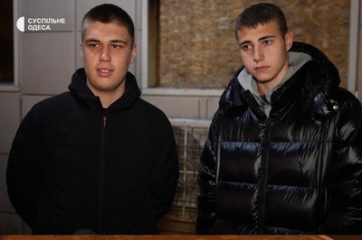 Рятували людей та боролися з вогнем: в Одесі підлітки гасили пожежу до приїзду ДСНС Рятували людей та боролися з вогнем: в Одесі підлітки гасили пожежу до приїзду ДСНС