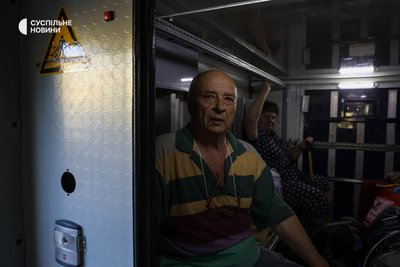 Евакуація цивільних з мікрорайону Корабел. Після ударів російської авіації по мосту, що з’єднує Херсон з Островом, звідси почали вивозити місцевих мешканців. Херсон, 4 серпня 2025 року