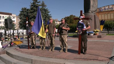 З військовими Вадимом Мулярчуком та Назаром Горецьким попрощалися у Рівному З військовими Вадимом Мулярчуком та Назаром Горецьким попрощалися у Рівному