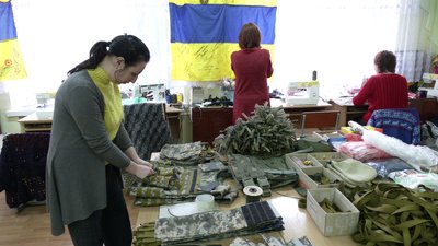 Шиють амуніцію для ЗСУ Шиють амуніцію для ЗСУ