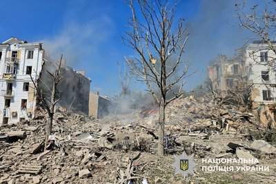 Російські війська влучили у багатоповерхівку у центрі Краматорська, є загиблий та поранені Російські війська влучили у багатоповерхівку у центрі Краматорська, є загиблий та поранені