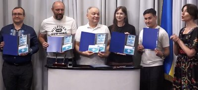 "Qırımda başlandı — Qırımda bitecek": Ukrpoşta yañı mektüp pulunı çıqardı "Qırımda başlandı — Qırımda bitecek": Ukrpoşta yañı mektüp pulunı çıqardı