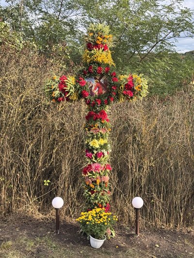 хрест, квіти, монастирок, воздвиження хрест, квіти, монастирок, воздвиження