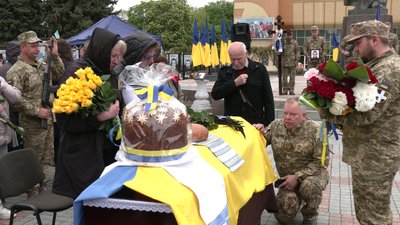 З військовими Володимиром Коцуром та Махайлом Бараболею попрощалися у Рівному З військовими Володимиром Коцуром та Махайлом Бараболею попрощалися у Рівному