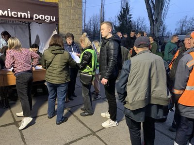 Удар по Кривому Рогу, поранені на Нікопольщині й Синельниківщині, збили БпЛА. Головні новини Дніпра та області 2 квітня Удар по Кривому Рогу, поранені на Нікопольщині й Синельниківщині, збили БпЛА. Головні новини Дніпра та області 2 квітня