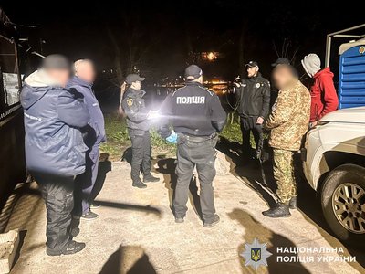 Чоловік погрожував підірвати гранати у Рівному: його затримали після трьохгодинних перемовин — поліція Чоловік погрожував підірвати гранати у Рівному: його затримали після трьохгодинних перемовин — поліція