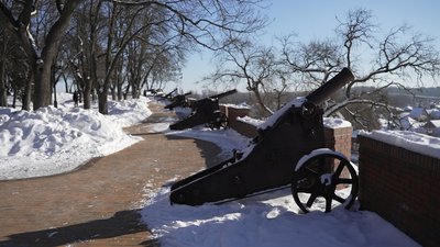Ржавіють гармати на Валу у Чернігові: що кажуть історики та управління культури Ржавіють гармати на Валу у Чернігові: що кажуть історики та управління культури