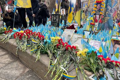 "1000 днів полону": у Києві рідні морських піхотинців зібралися на акцію "1000 днів полону": у Києві рідні морських піхотинців зібралися на акцію