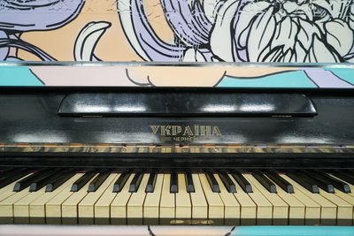 Арт-піаніно на станції Ярослава Мудрого Арт-піаніно на станції Ярослава Мудрого