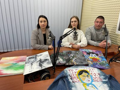 Продаж картин задля допомоги ЗСУ: Анастасія Дробуш з Житомирщини представила за кордоном малюнки "Українські жінки" Продаж картин задля допомоги ЗСУ: Анастасія Дробуш з Житомирщини представила за кордоном малюнки "Українські жінки"