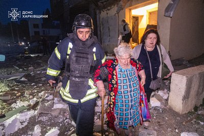 14 людей потребували допомоги медиків через поранення та гостру реакцію на стрес після ударів російських дронів по трьох районах Харкова 14 людей потребували допомоги медиків через поранення та гостру реакцію на стрес після ударів російських дронів по трьох районах Харкова