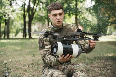 як виглядає fpv-дрон на оптоволокні як виглядає fpv-дрон на оптоволокні