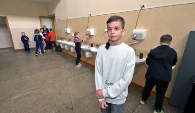 "У перші дні був аншлаг": у 15 ліцеях Луцька монтують системи очищення води "У перші дні був аншлаг": у 15 ліцеях Луцька монтують системи очищення води