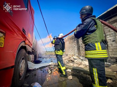 На півдні Одещини дрон атакував автозаправну станцію: сталася пожежа, загиблих немає На півдні Одещини дрон атакував автозаправну станцію: сталася пожежа, загиблих немає