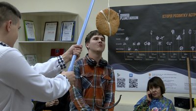 Танцювали та кусали калиту: у Черкаському університеті провели Андріївські вечорниці Танцювали та кусали калиту: у Черкаському університеті провели Андріївські вечорниці