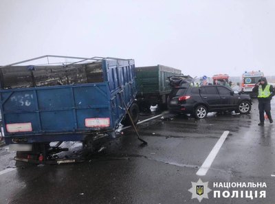На Черкащині унаслідок ДТП загинули дві людини, ще одна — отримала травми На Черкащині унаслідок ДТП загинули дві людини, ще одна — отримала травми