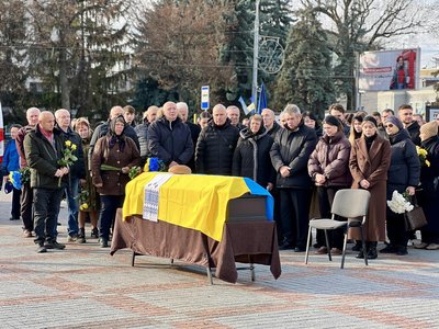 "Був найкращим сином і старшим братом": з солдатом Ігорем Якимчуком попрощалися у Рівному "Був найкращим сином і старшим братом": з солдатом Ігорем Якимчуком попрощалися у Рівному
