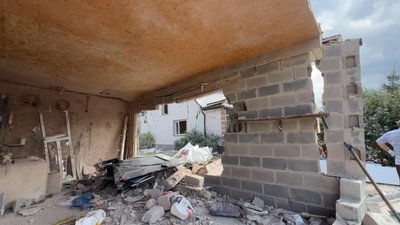 "Дуже багато пилу, гару і погане самопочуття" — жителі Київщини про нічний обстріл РФ "Дуже багато пилу, гару і погане самопочуття" — жителі Київщини про нічний обстріл РФ