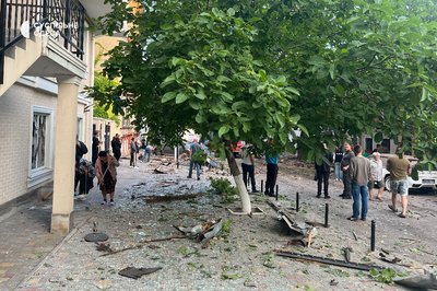 "Шахед" влучив у будинок: загибла жінка, 17 травмованих — що розповідають очевидці атаки на Одесу "Шахед" влучив у будинок: загибла жінка, 17 травмованих — що розповідають очевидці атаки на Одесу