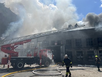 Пожежа після удару авіабомбами по Харкову