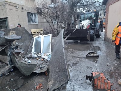 Армія РФ двома хвилями дронів атакувала Одесу: є влучання, шість поранених та пошкоджені будинки Армія РФ двома хвилями дронів атакувала Одесу: є влучання, шість поранених та пошкоджені будинки