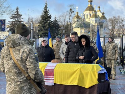 З військовим Андрієм Власенко попрощалися у Рівному З військовим Андрієм Власенко попрощалися у Рівному