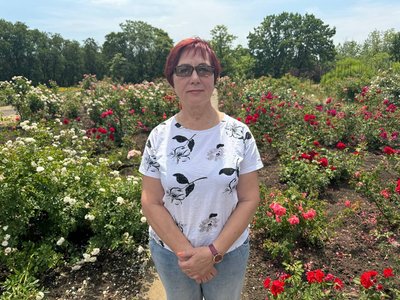 "Хоч якась краса, щоб можна було трошки відволіктись". У ботсаду Кривого Рогу – пік цвітіння садових троянд "Хоч якась краса, щоб можна було трошки відволіктись". У ботсаду Кривого Рогу – пік цвітіння садових троянд