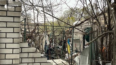"Дах зруйнований, вікон і дверей немає": що розповіли очевидці про нічну атаку дронів на Одесу