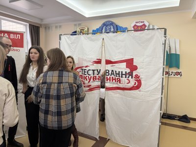 "Хвороба небезпечна і невиліковна": у Полтаві безплатно тестували на ВІЛ "Хвороба небезпечна і невиліковна": у Полтаві безплатно тестували на ВІЛ