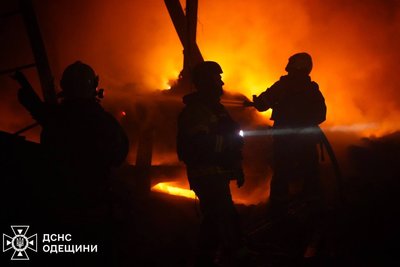 Нічна атака РФ на Одесу: пошкоджено промисловий об’єкт та релігійну споруду Нічна атака РФ на Одесу: пошкоджено промисловий об’єкт та релігійну споруду