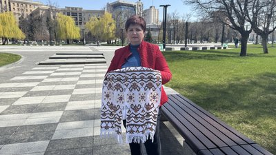 З собою в евакуацію до Харкова з Вільчі Наталія забрала рушник З собою в евакуацію до Харкова з Вільчі Наталія забрала рушник