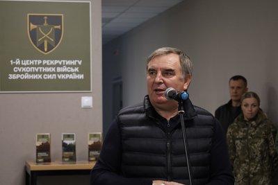 В Звягелі відкрили віддалену мобільну групу 1 Центру рекрутингу Сухопутних військ В Звягелі відкрили віддалену мобільну групу 1 Центру рекрутингу Сухопутних військ