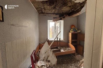 "Не підлягає ремонту, тут тільки зносити": фото пошкодженого будинку через атаку РФ на Одещину "Не підлягає ремонту, тут тільки зносити": фото пошкодженого будинку через атаку РФ на Одещину