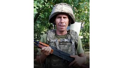 На Чернігівщині поховали військових Василя Вертюченка, Владислава Добрелю та Сергія Гурбика На Чернігівщині поховали військових Василя Вертюченка, Владислава Добрелю та Сергія Гурбика