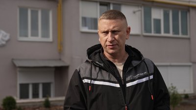 На честь полеглого військовослужбовця Сергія Печеного у Чернігові на будинку, де він жив, відкрили меморіальну дошку На честь полеглого військовослужбовця Сергія Печеного у Чернігові на будинку, де він жив, відкрили меморіальну дошку