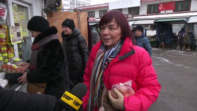 Що купують на "новорічний стіл": репортаж з продуктового ринку в Рівному Що купують на "новорічний стіл": репортаж з продуктового ринку в Рівному